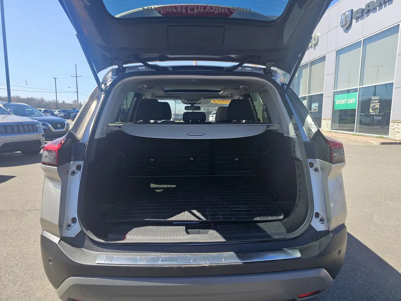 Nissan Rogue снимка Nissan Rogue