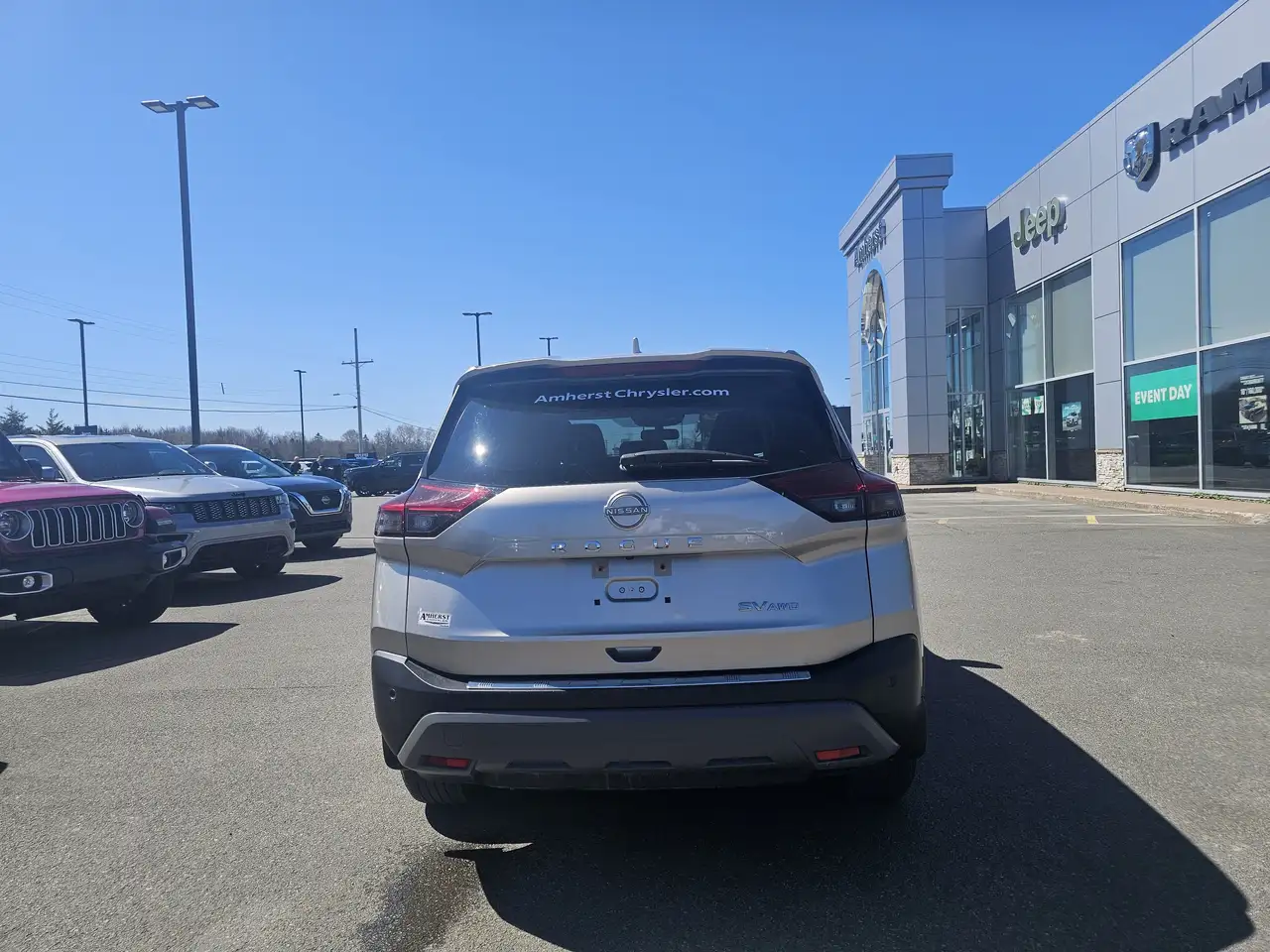 Nissan Rogue снимка Nissan Rogue