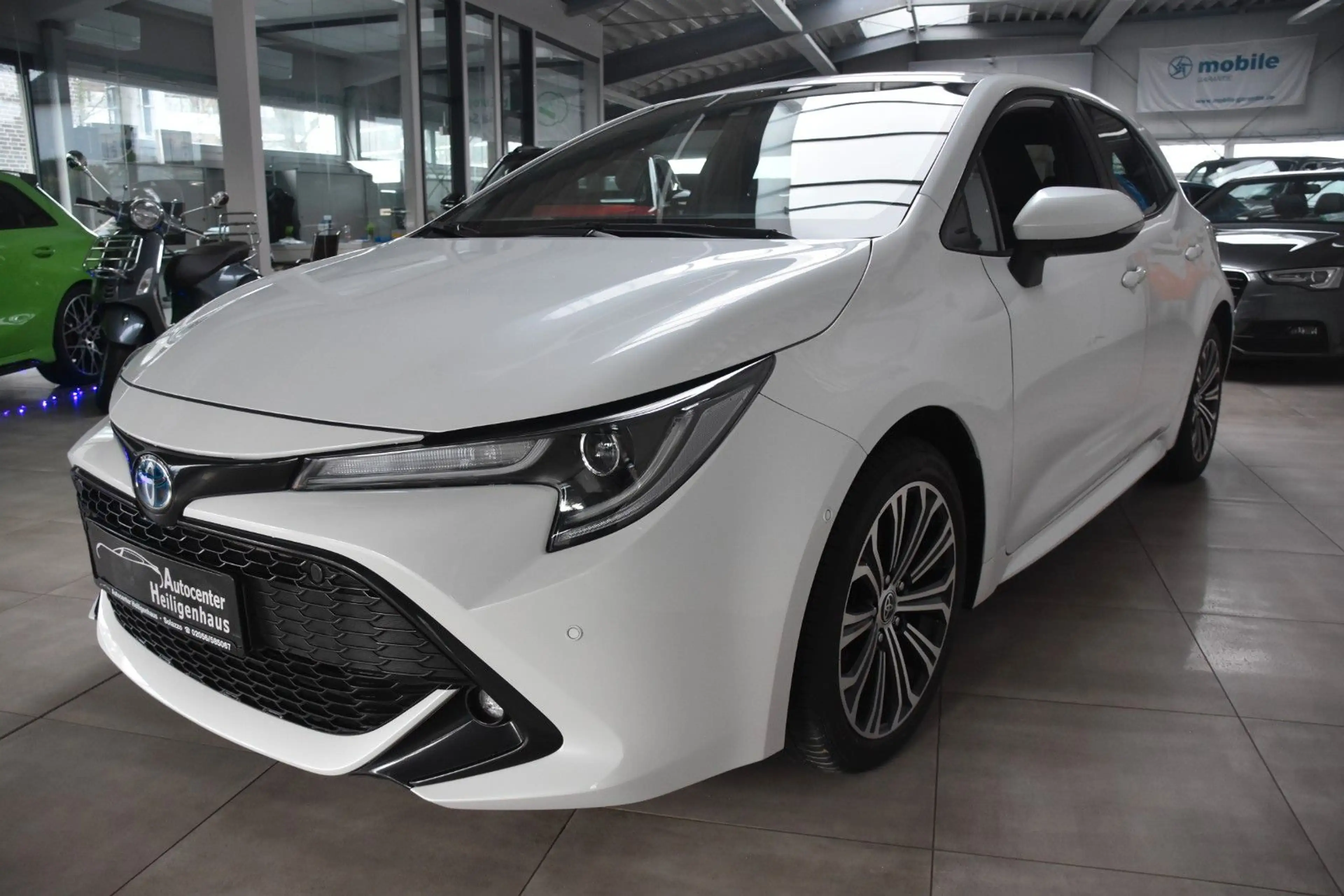 Toyota Corolla Hybrid Team D LED Kamera AppNavi Tempo — photo 9