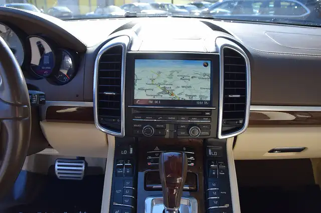 Porsche Cayenne view 10
