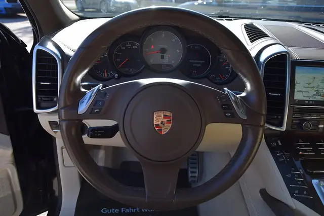 Porsche Cayenne view 8