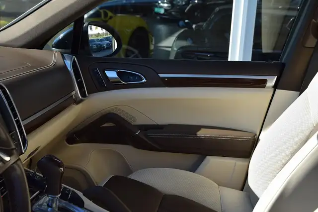 Porsche Cayenne view 5