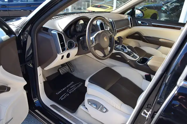 Porsche Cayenne view 4