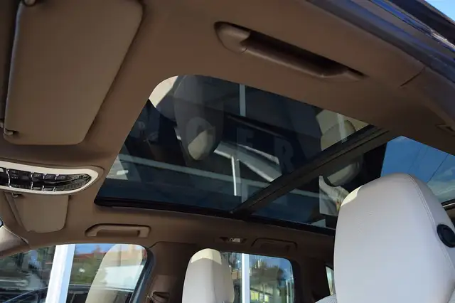 Porsche Cayenne view 13