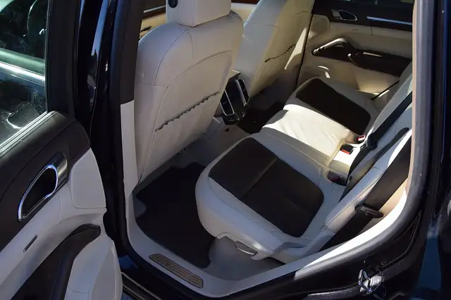 Porsche Cayenne view 14