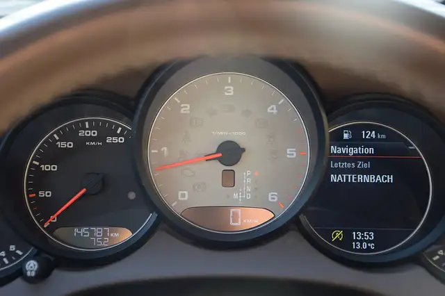 Porsche Cayenne view 9