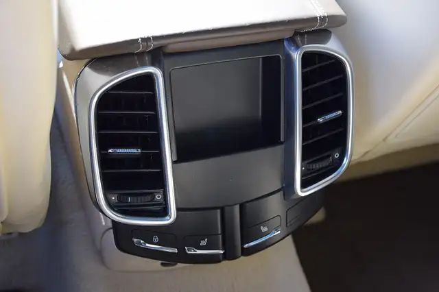 Porsche Cayenne view 15