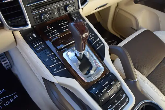 Porsche Cayenne view 11