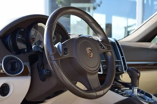 Porsche Cayenne view 7