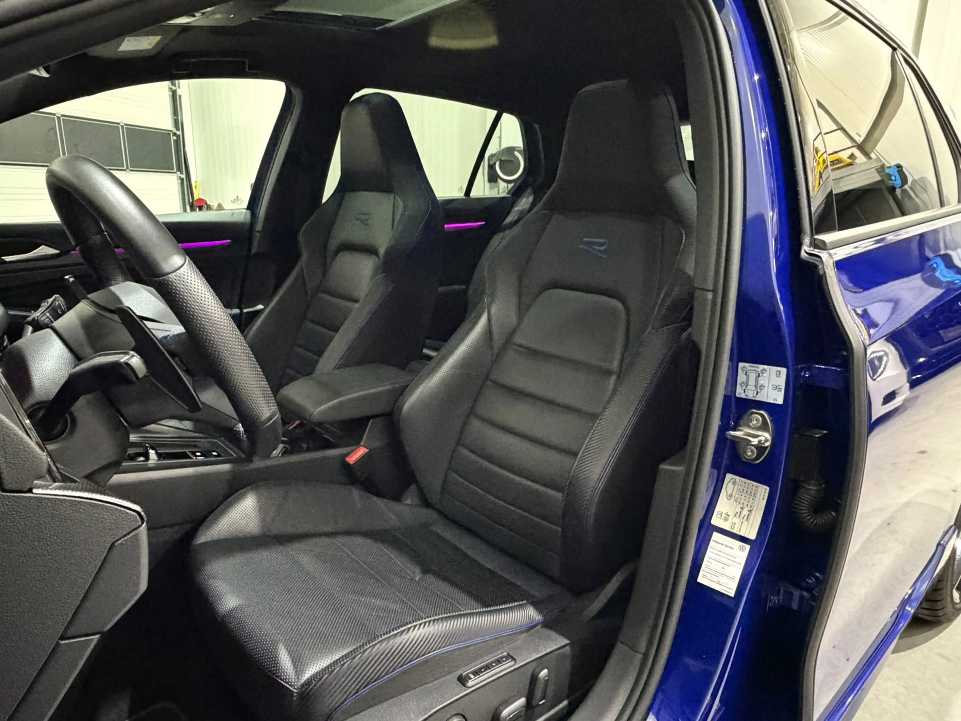 Volkswagen Golf 2.0 TSI 4Motion R / Akra / Performance pack / Pano — photo 7