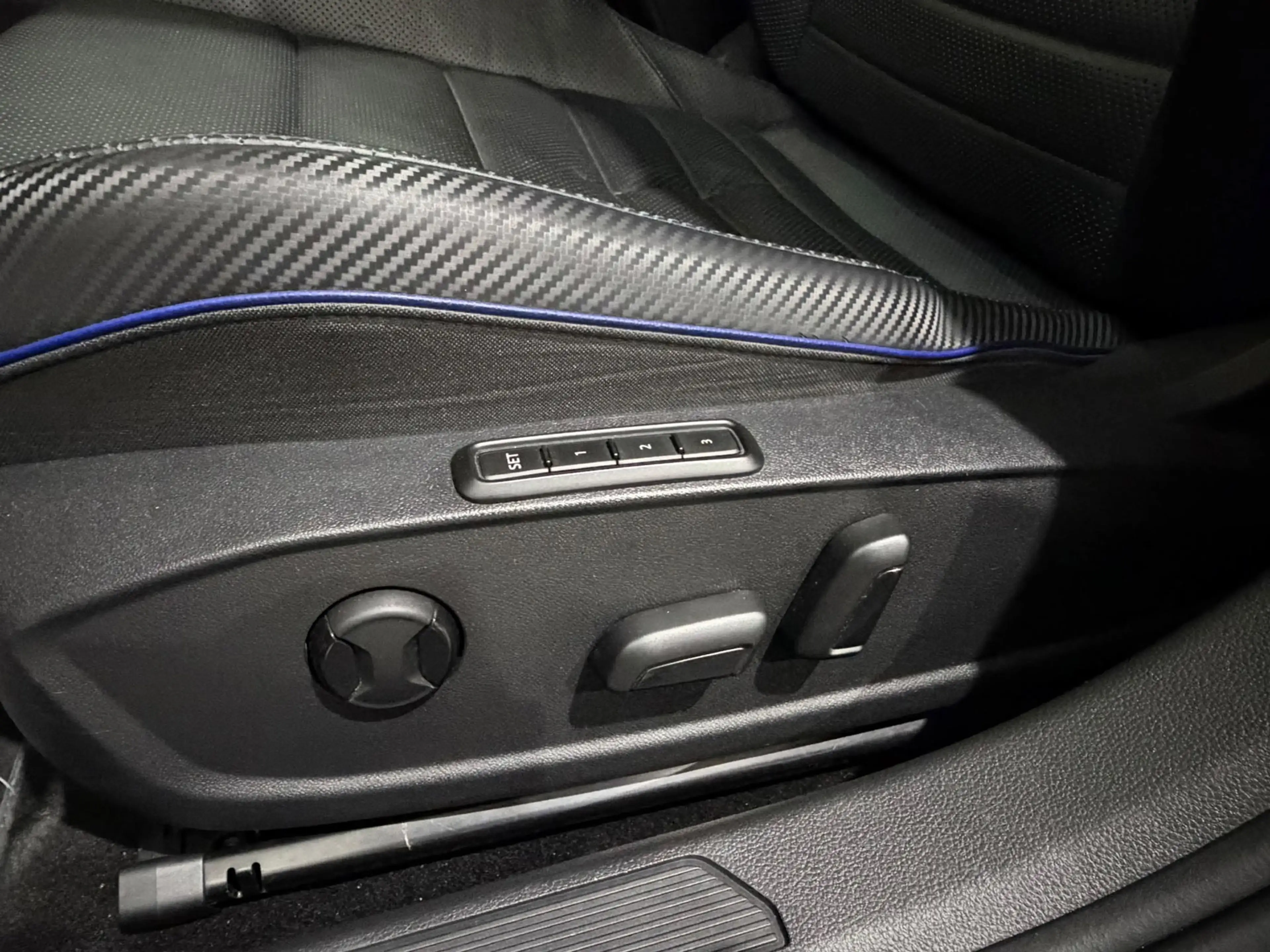 Volkswagen Golf 2.0 TSI 4Motion R / Akra / Performance pack / Pano — photo 8
