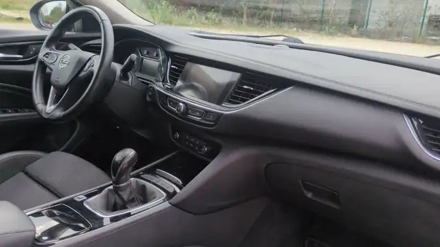 Opel Insignia view 10