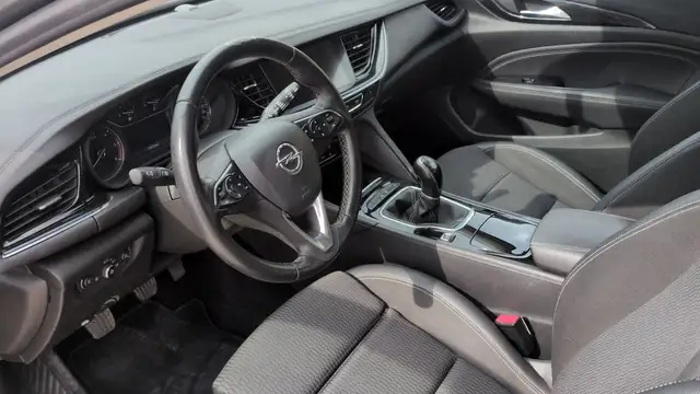 Opel Insignia view 8
