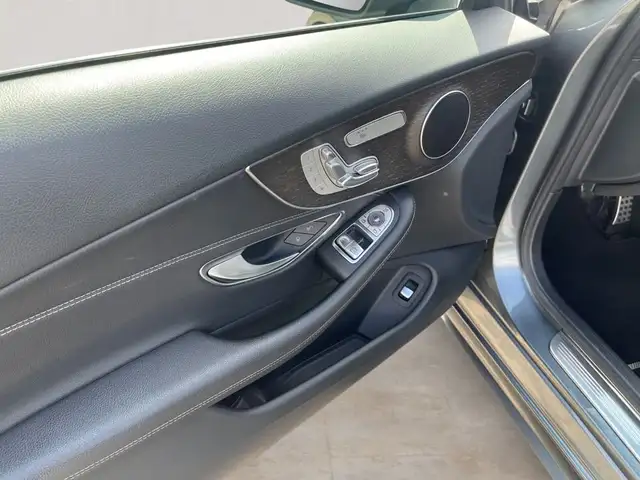 Mercedes-Benz C-Class view 9