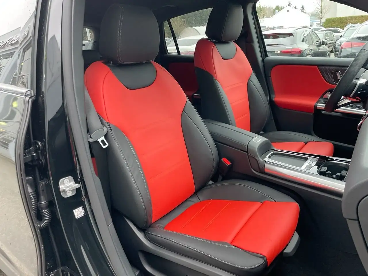 Mercedes-Benz GLA снимка Mercedes-Benz GLA