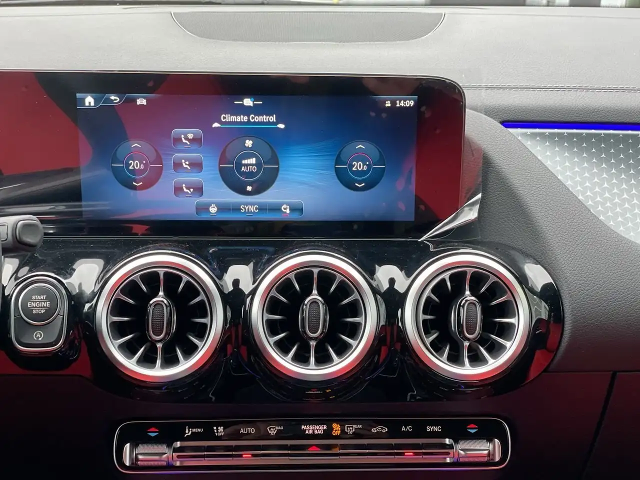 Mercedes-Benz GLA снимка Mercedes-Benz GLA