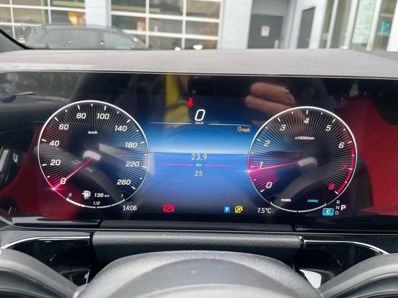 Mercedes-Benz GLA снимка Mercedes-Benz GLA