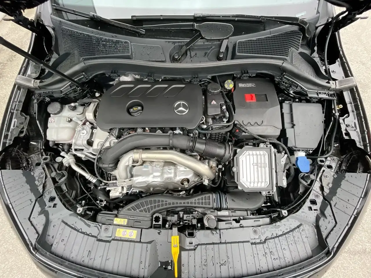 Mercedes-Benz GLA снимка Mercedes-Benz GLA
