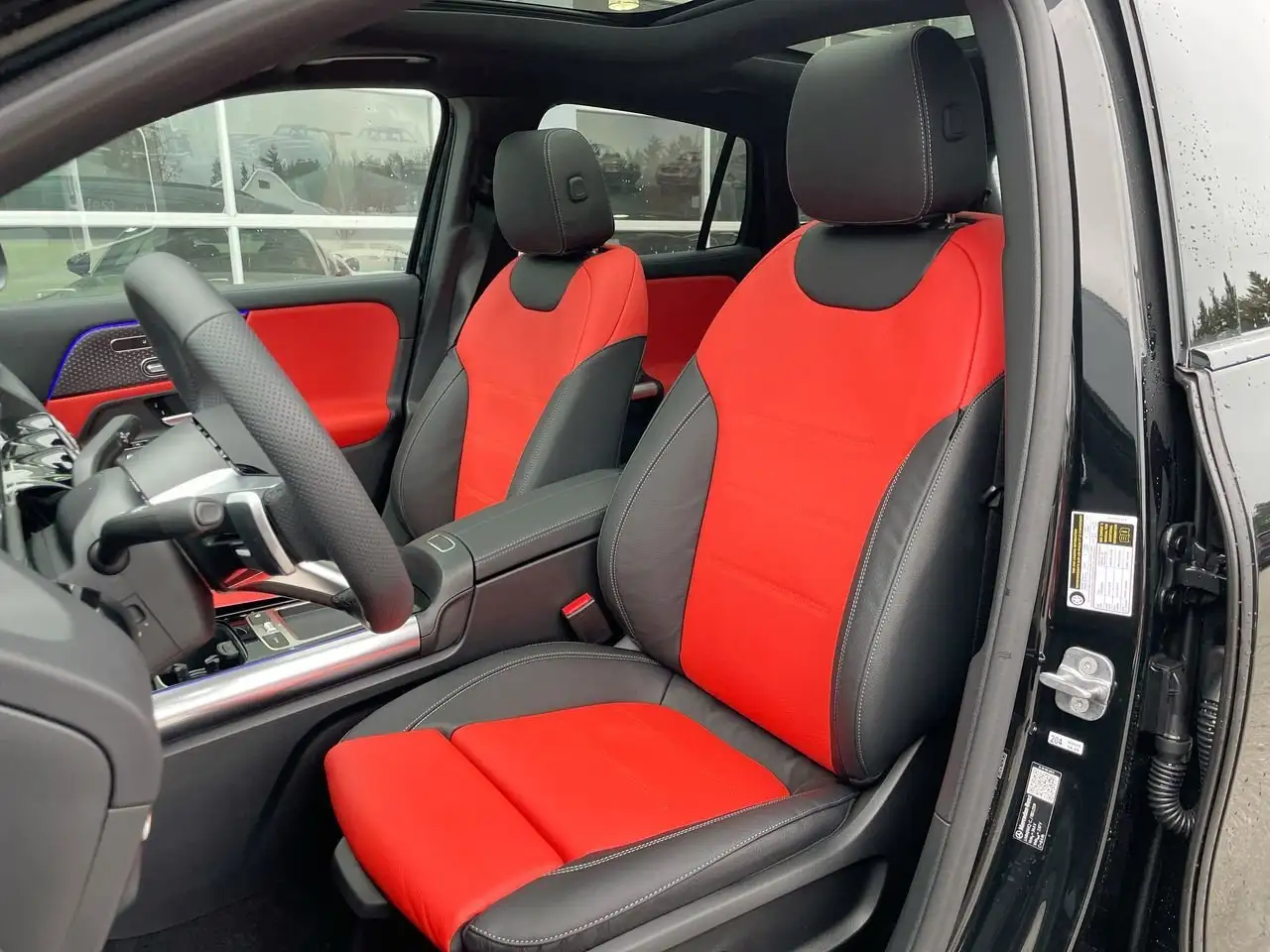 Mercedes-Benz GLA снимка Mercedes-Benz GLA