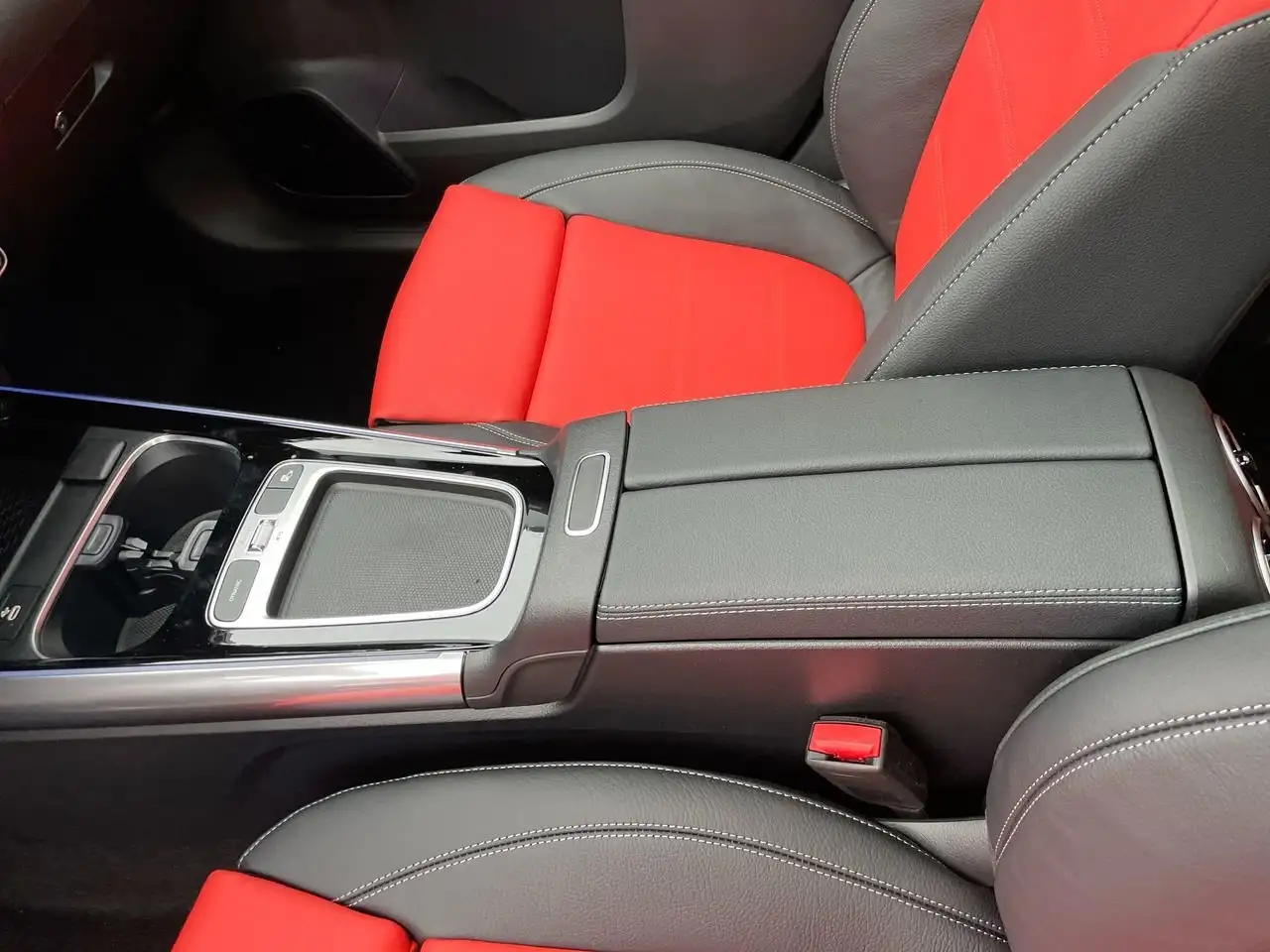 Mercedes-Benz GLA снимка Mercedes-Benz GLA