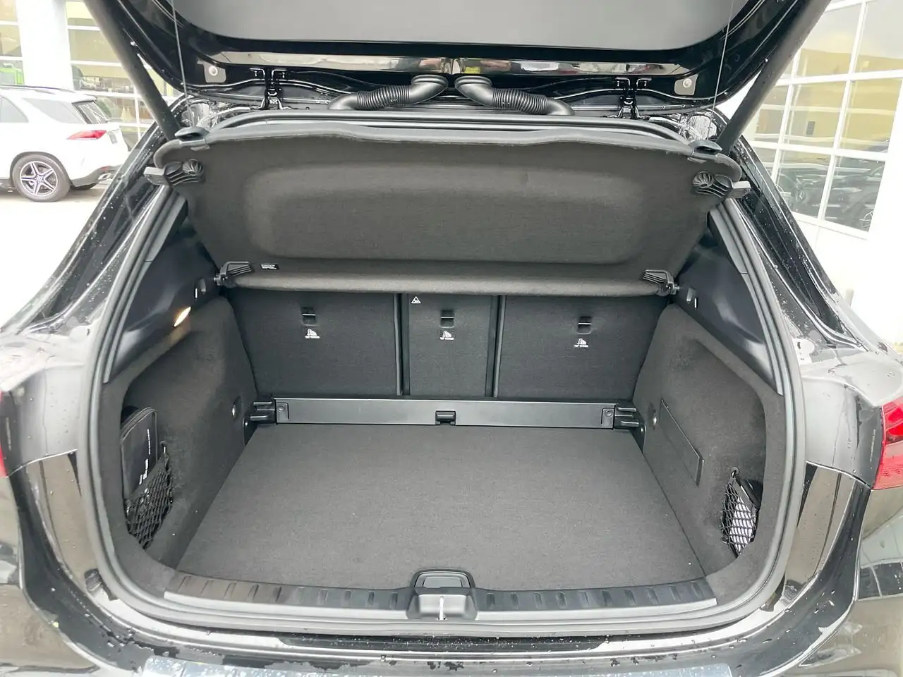 Mercedes-Benz GLA снимка Mercedes-Benz GLA