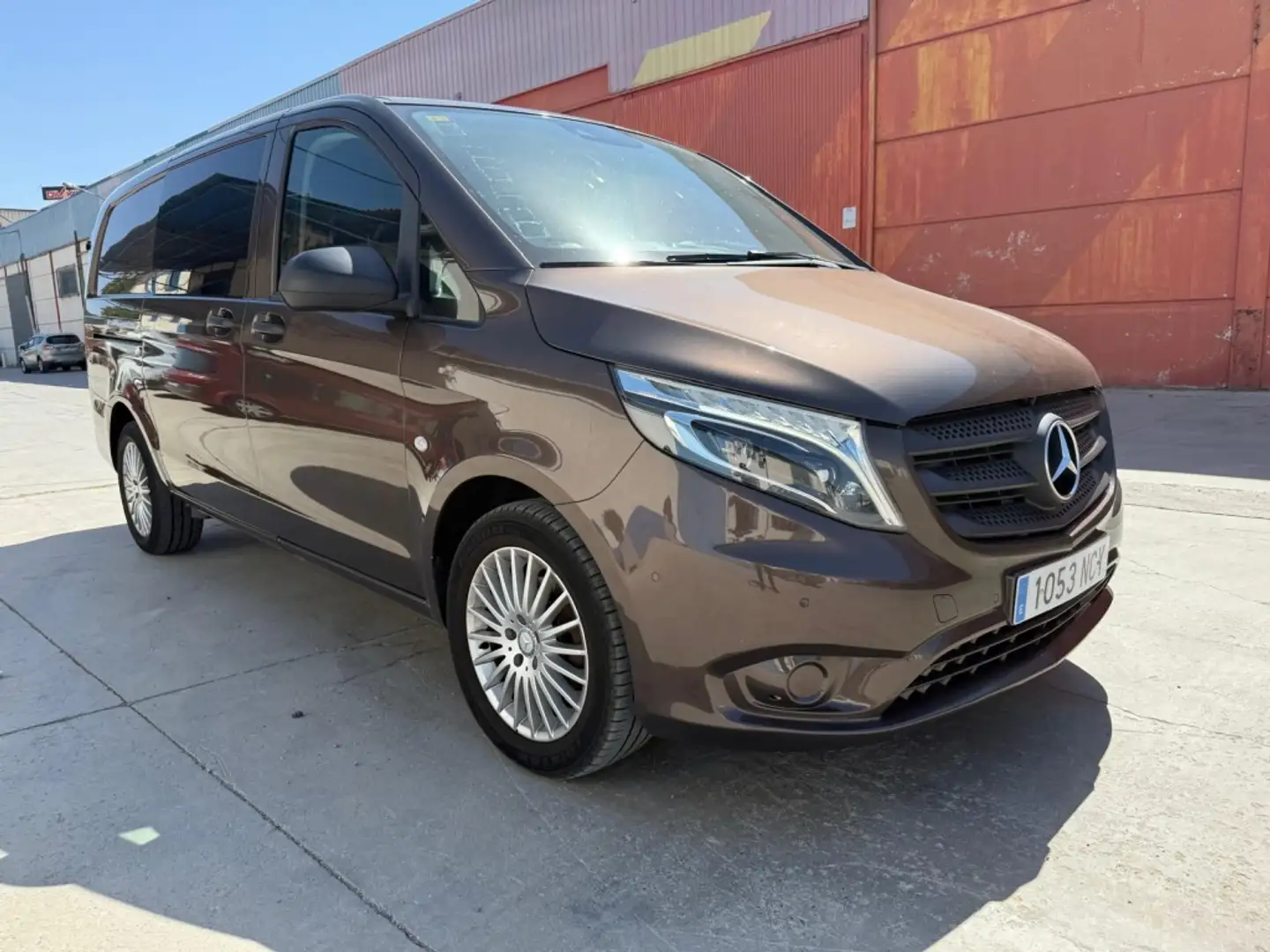 Mercedes-Benz Vito Furgón 111CDI Compacta Bruin - 2