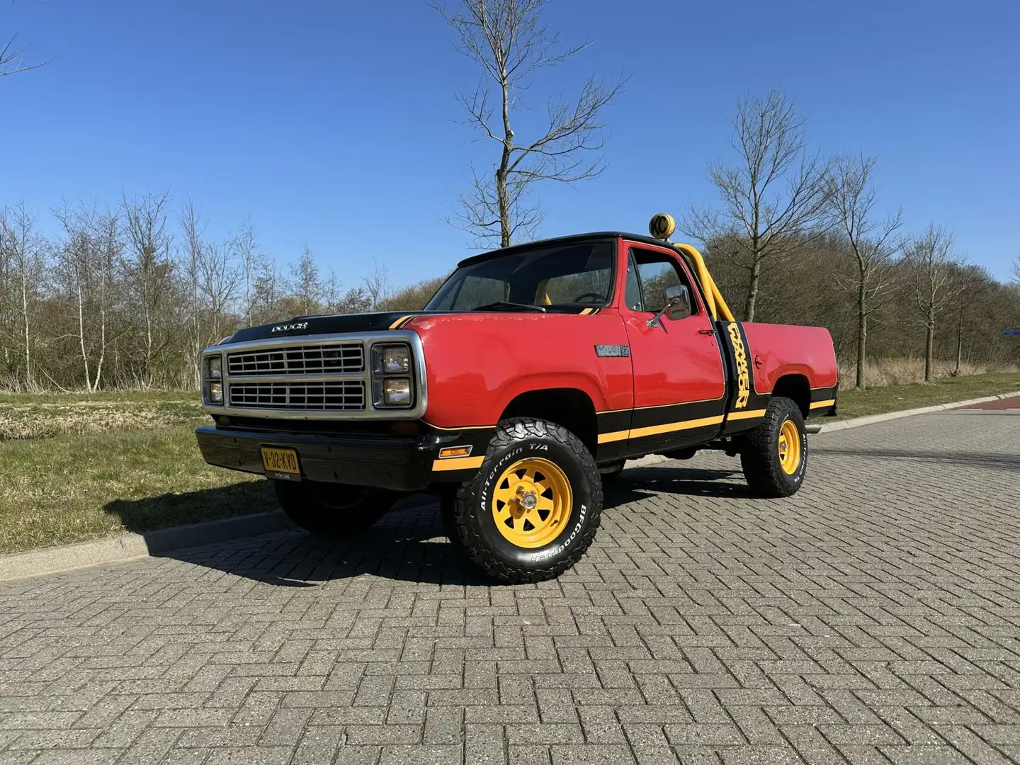 Dodge Power Wagon Macho 4x4 Rouge - 1