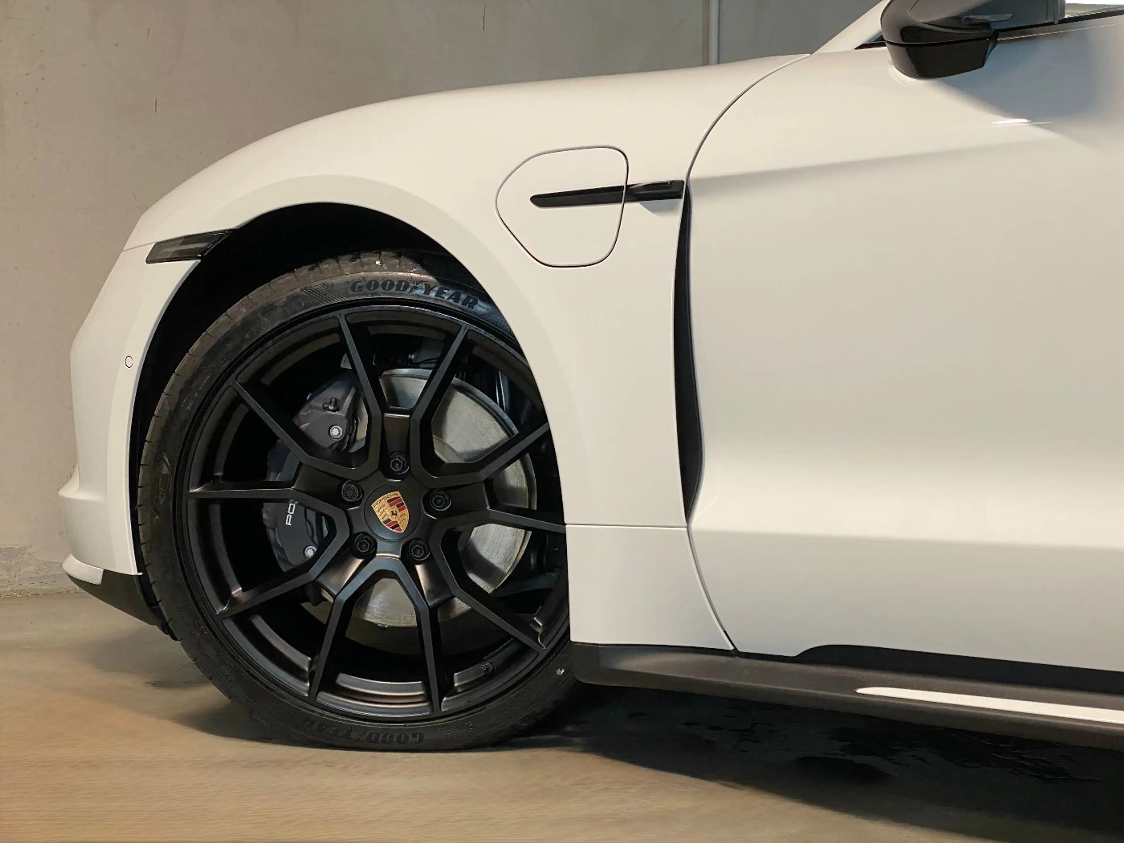 Porsche Taycan 4 Black Edition | Hinterachslenkung | — photo 7