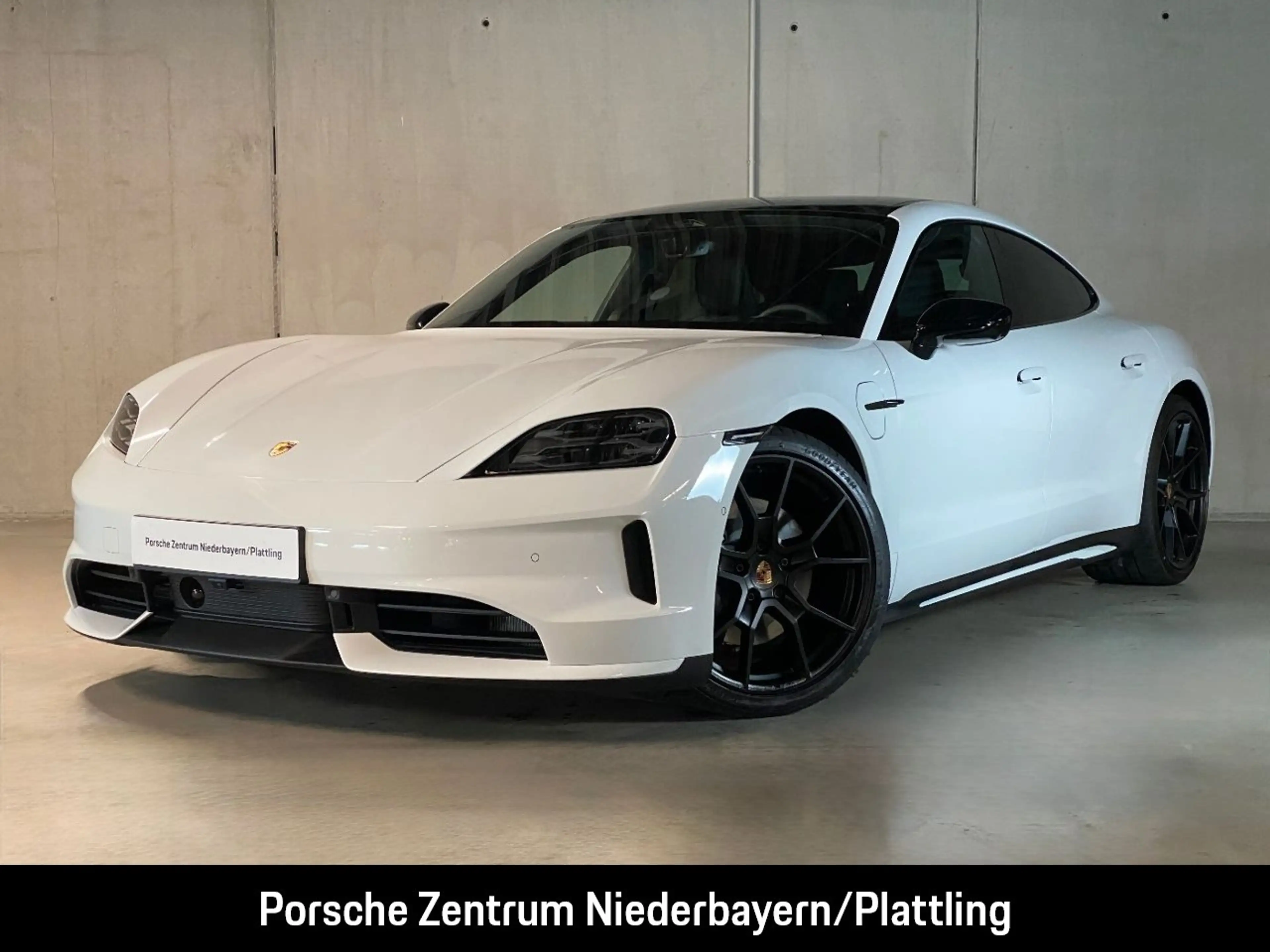 Porsche Taycan 4 Black Edition | Hinterachslenkung |