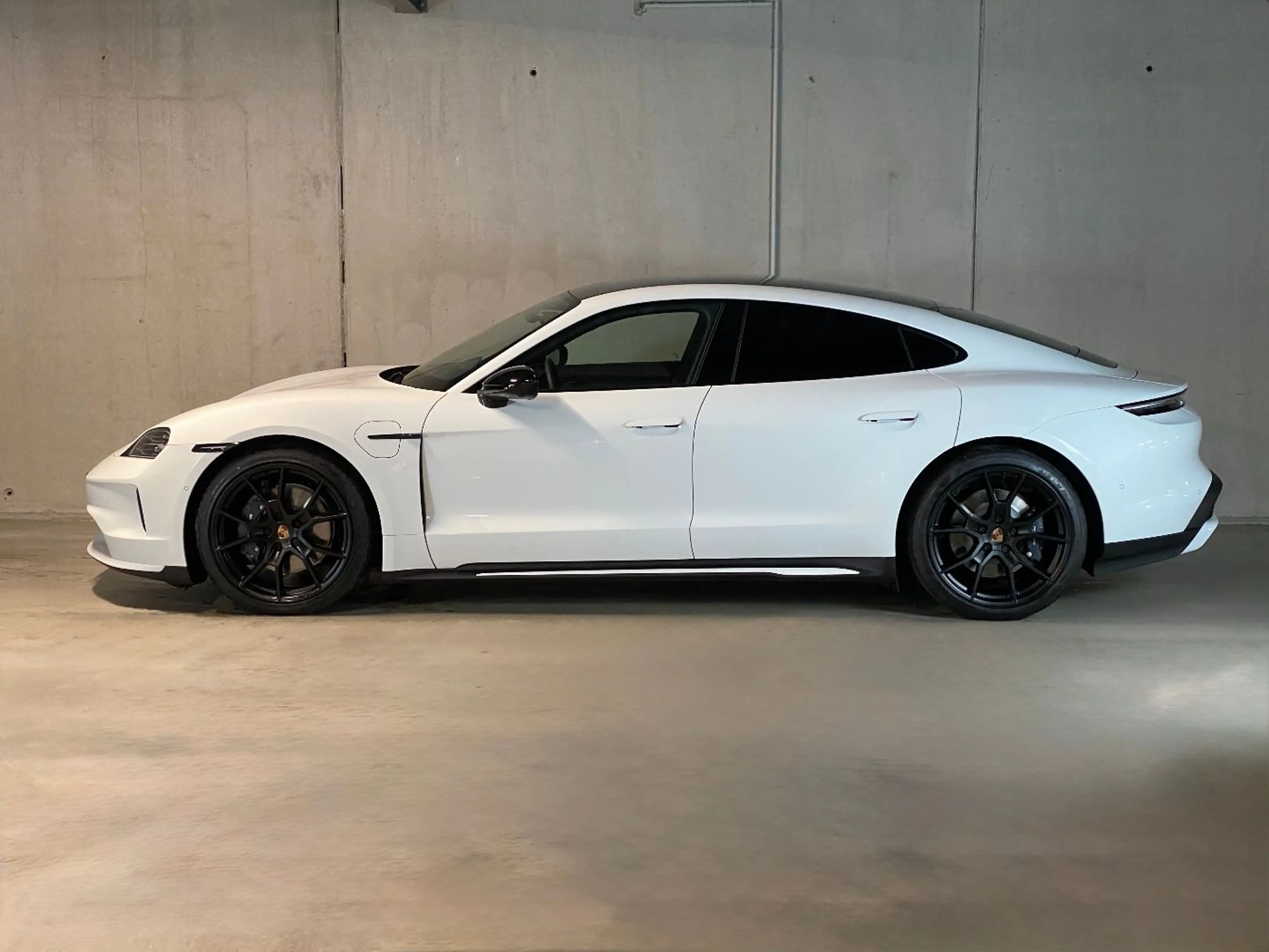 Porsche Taycan 4 Black Edition | Hinterachslenkung | — photo 3