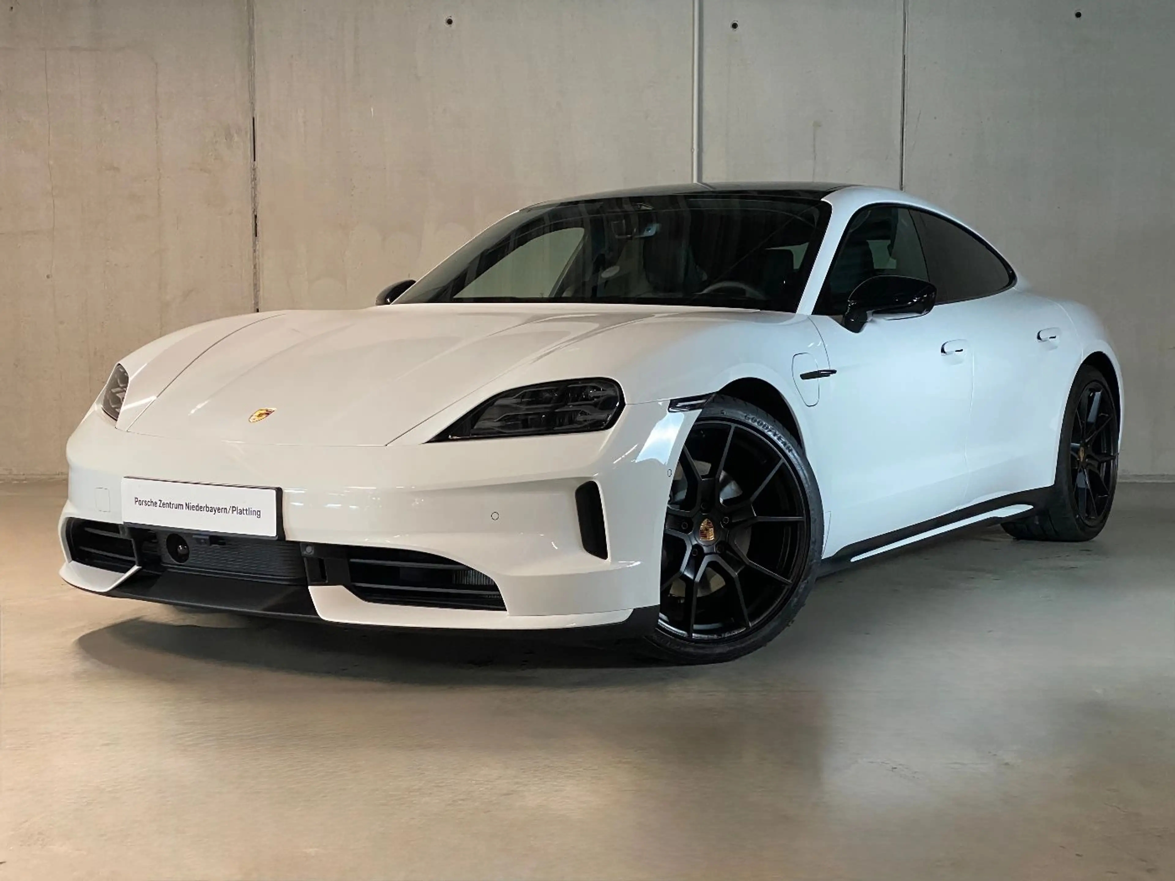 Porsche Taycan 4 Black Edition | Hinterachslenkung | — photo 2