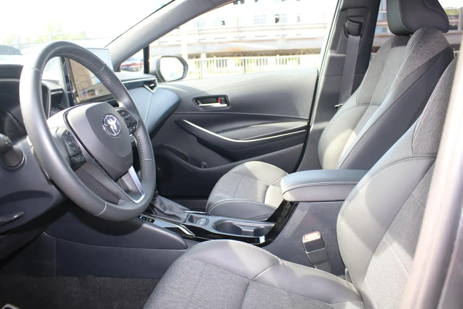 Toyota Corolla Touring Sports Hybrid 200 Dynamic Trekhaak Grijs - 2