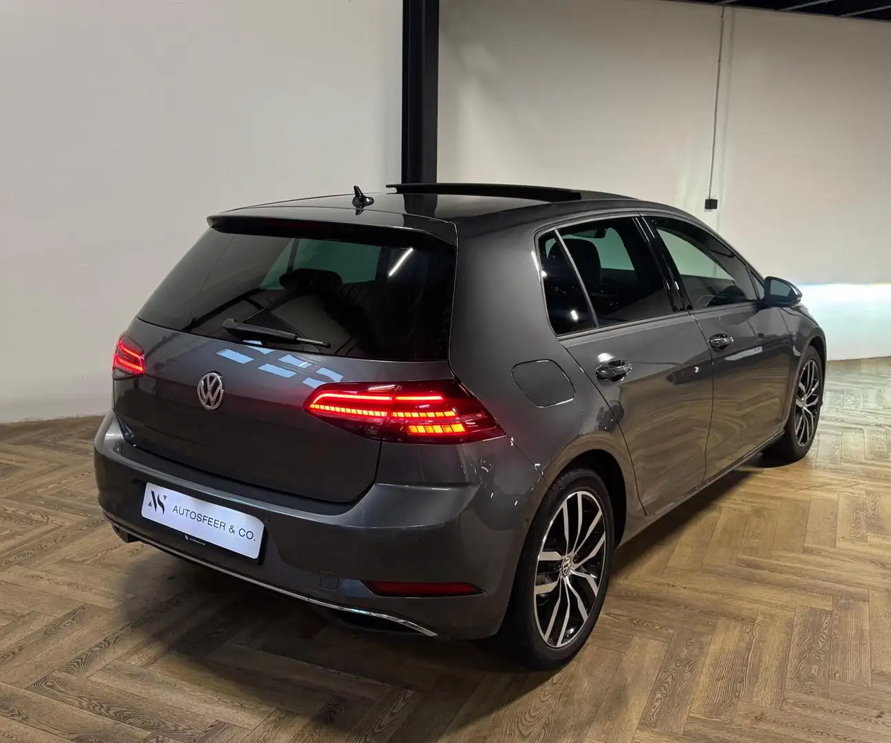 Volkswagen Golf 1.0 TSI Highline KEYLESS PANO CAM' Grau - 2