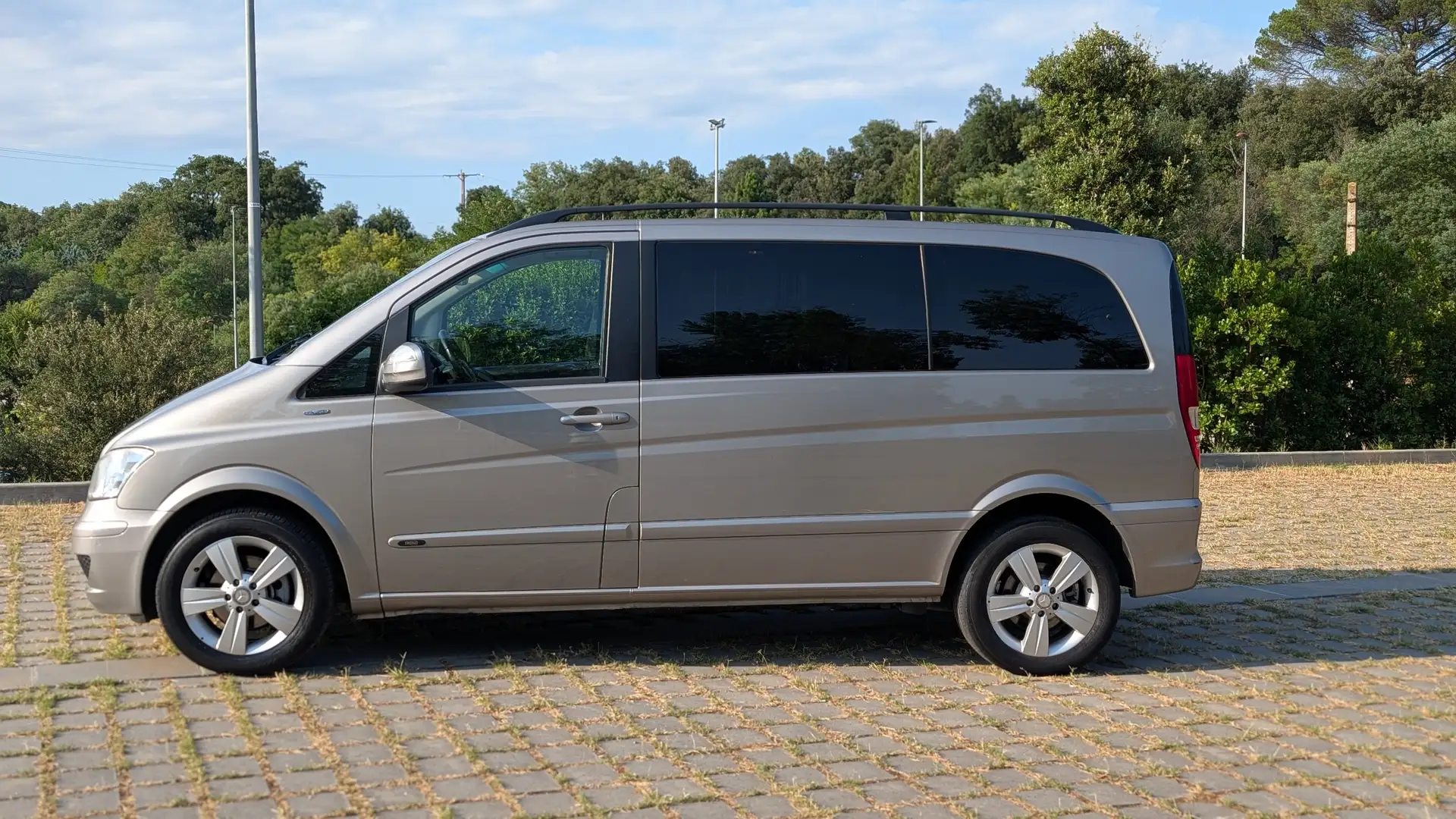 Mercedes-Benz Viano Viano 2.2CDI Trend Compacta 4M Aut. Trend Plateado - 2