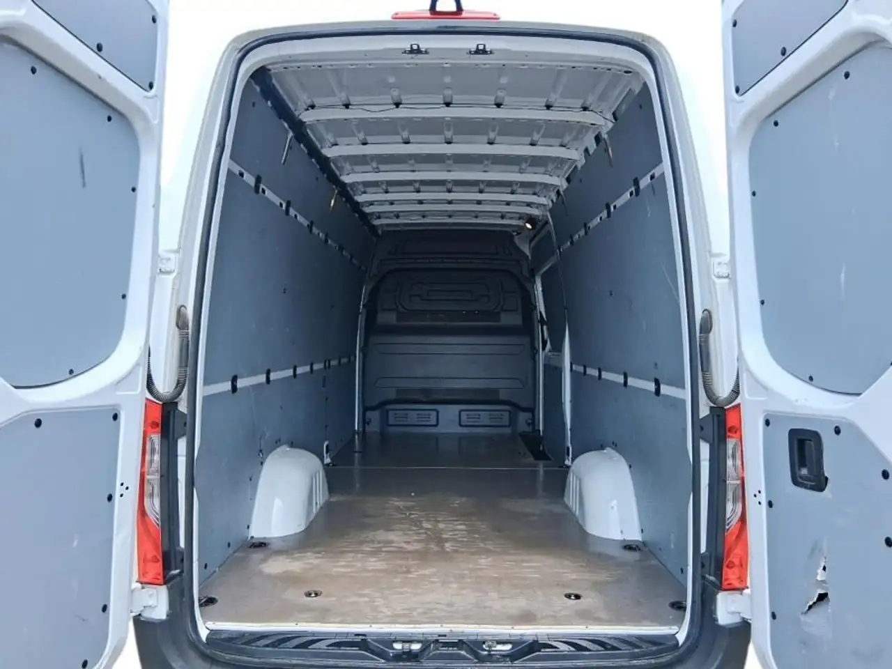 Mercedes-Benz Sprinter снимка Mercedes-Benz Sprinter