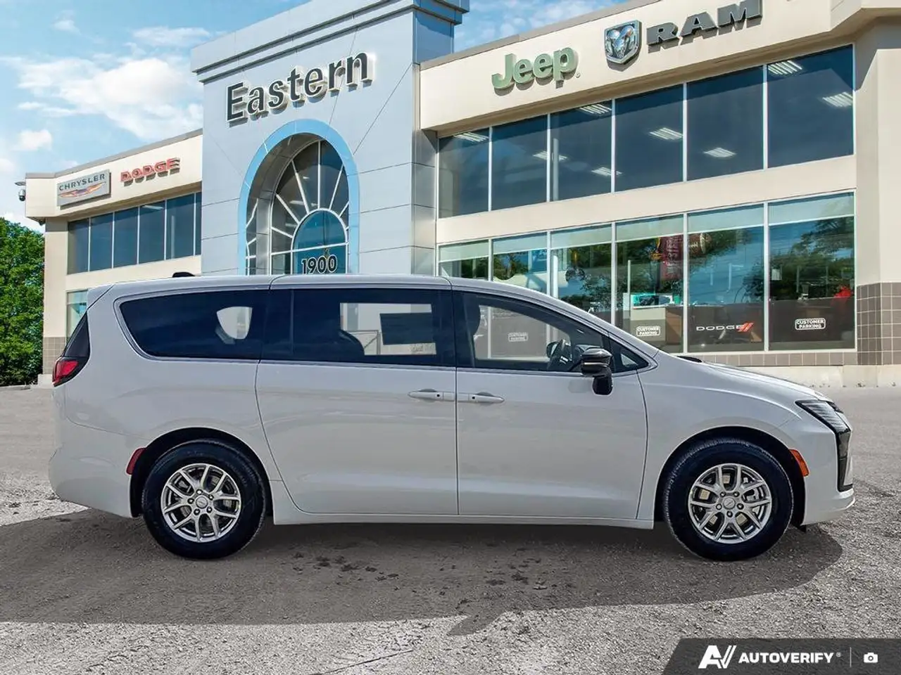 Chrysler Grand Caravan photo Chrysler Grand Caravan