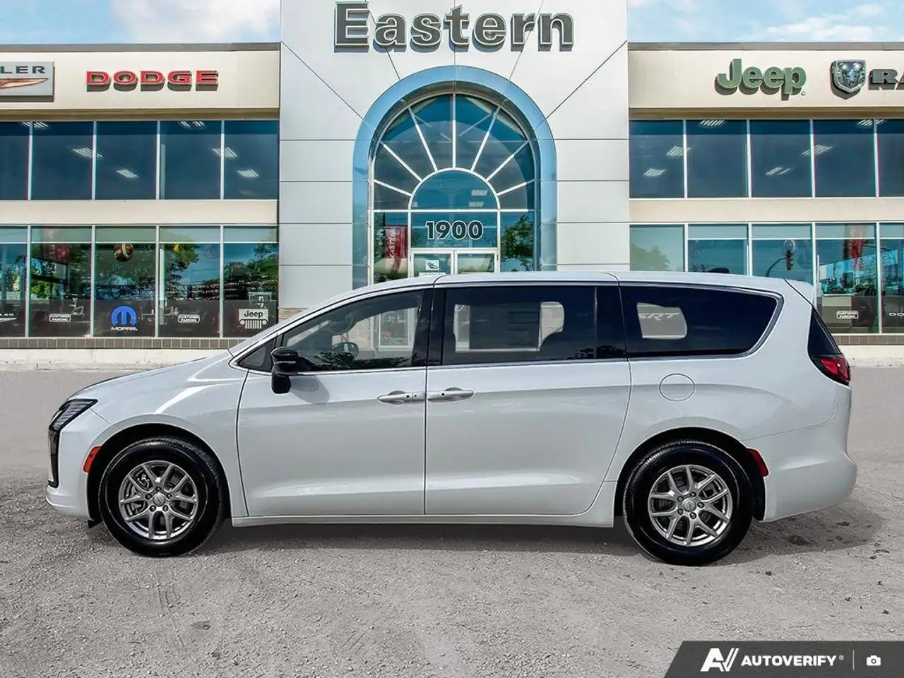 Chrysler Grand Caravan photo Chrysler Grand Caravan