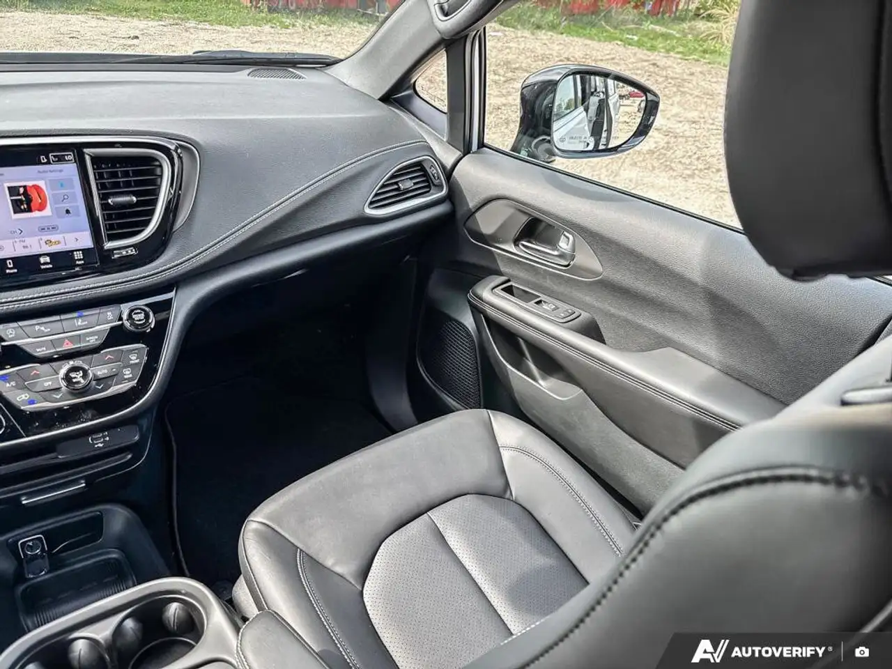 Chrysler Grand Caravan photo Chrysler Grand Caravan