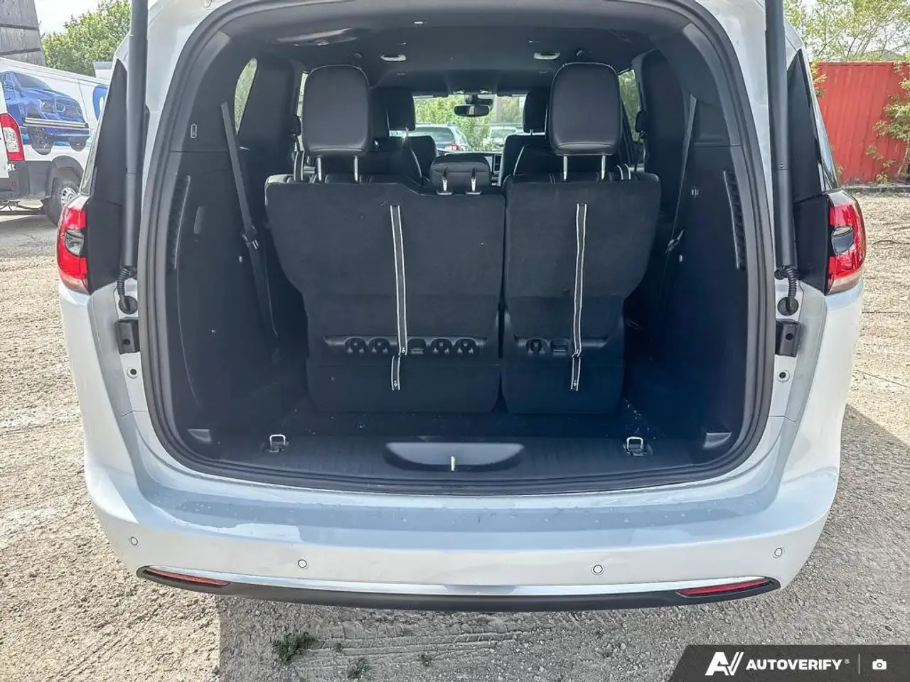 Chrysler Grand Caravan photo Chrysler Grand Caravan