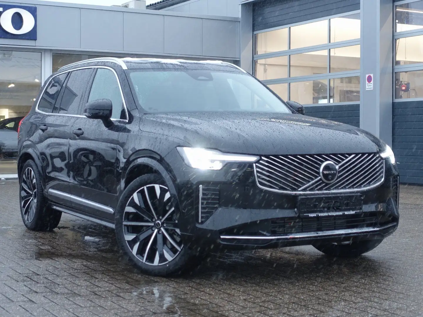 Volvo XC90 Ultra Bright T8 AWD B&W/HUD/FOUR-C/360°KAM Noir - 2