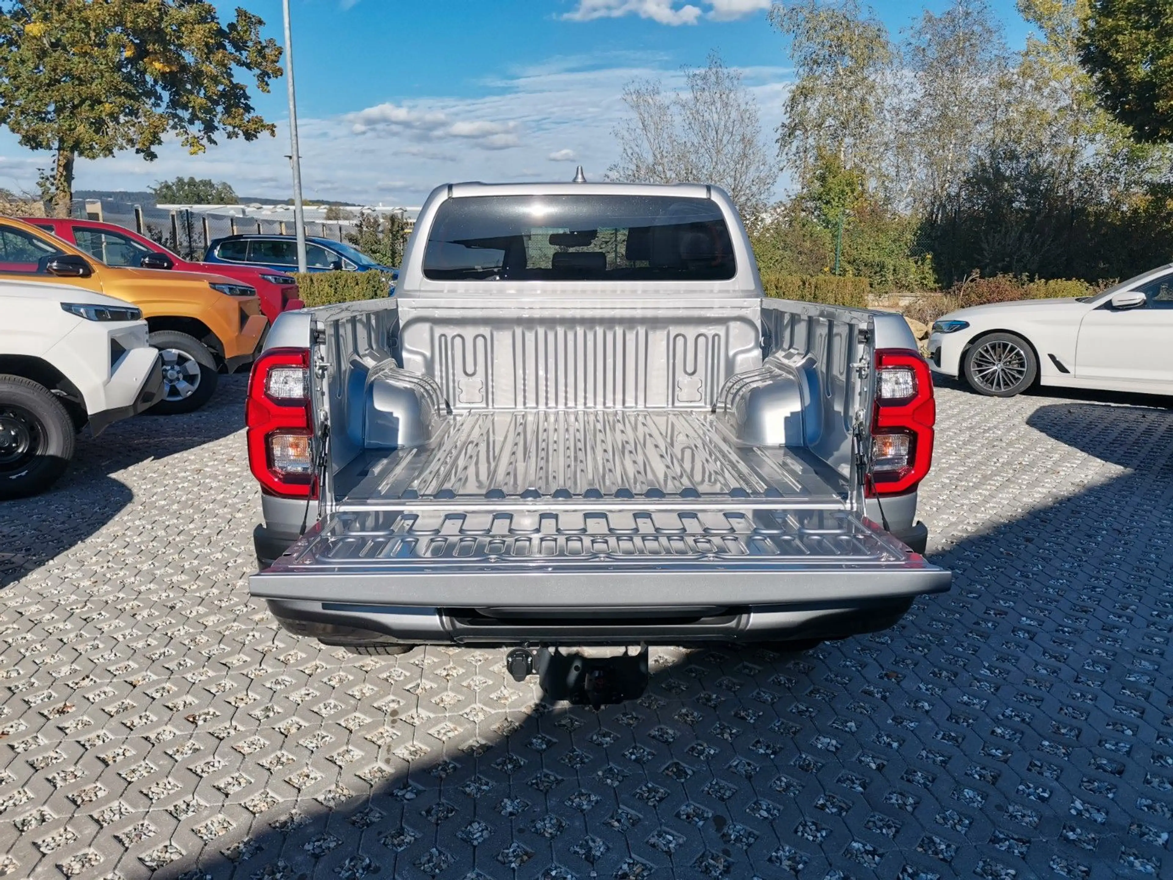 Toyota Hilux Invincible 2.8 Mild-Hybrid*360°*JBL*AHK* — photo 5