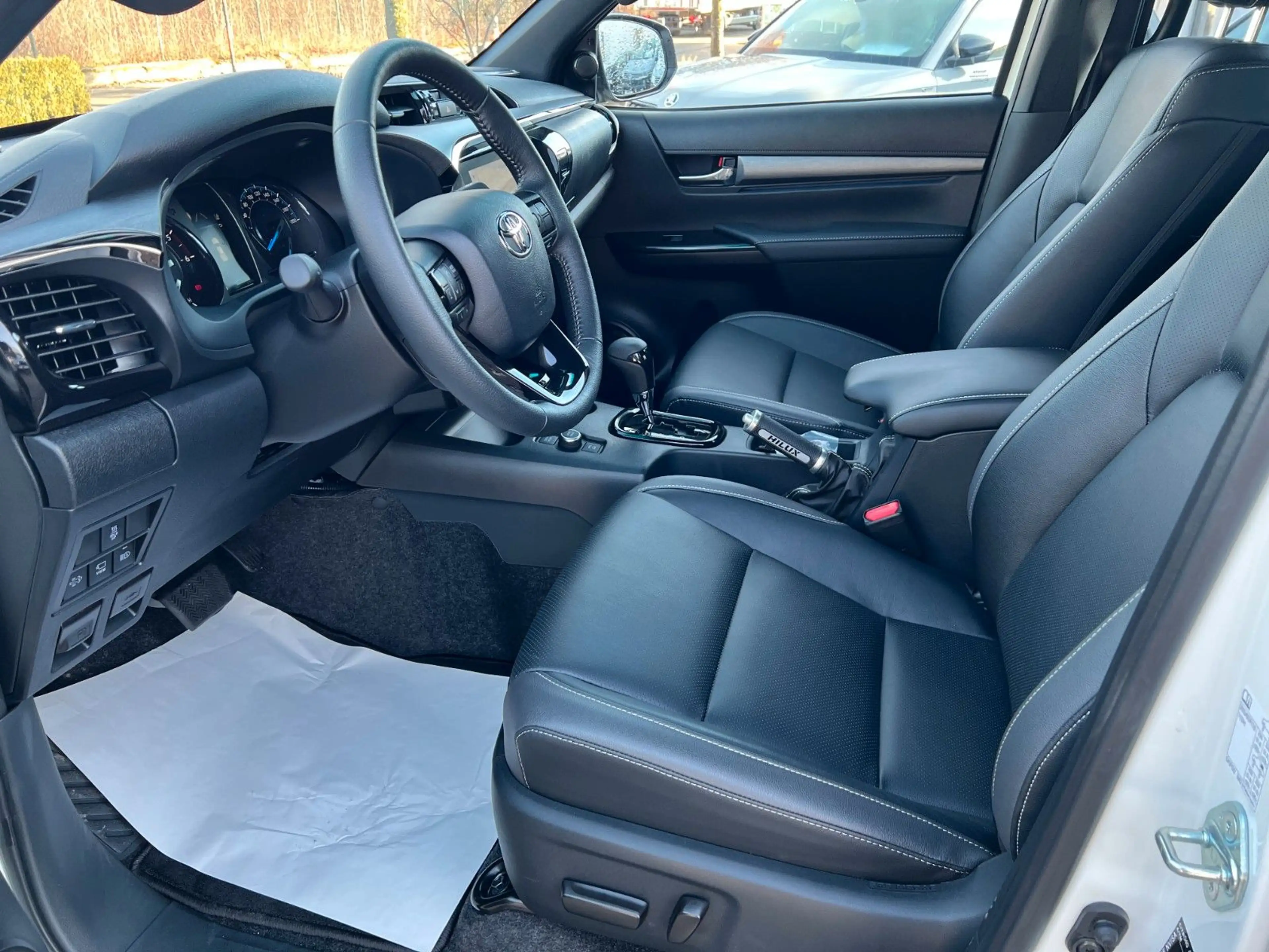 Toyota Hilux Invincible 2.8 Mild-Hybrid*360°*JBL*AHK* — photo 18
