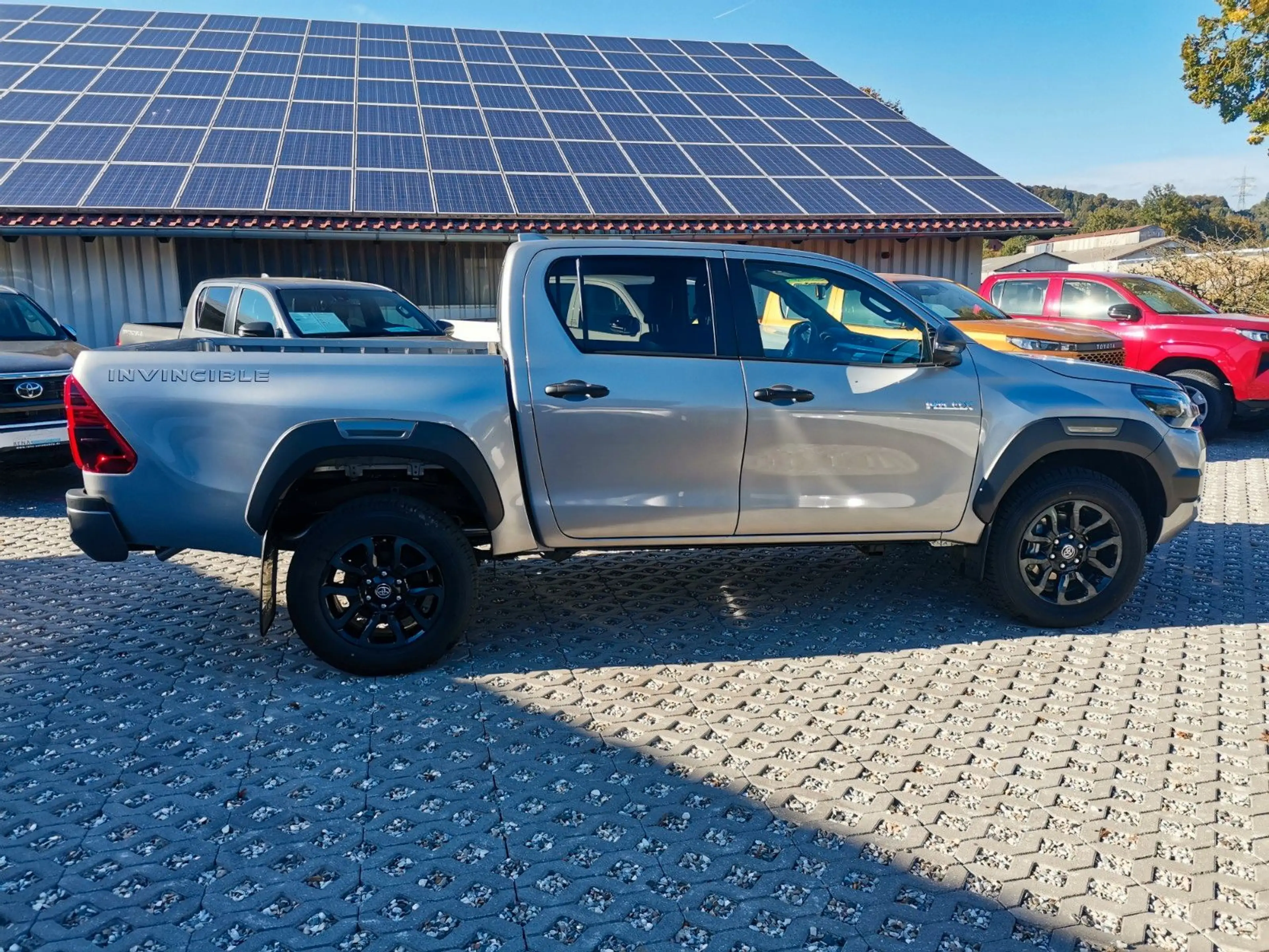 Toyota Hilux Invincible 2.8 Mild-Hybrid*360°*JBL*AHK* — photo 7