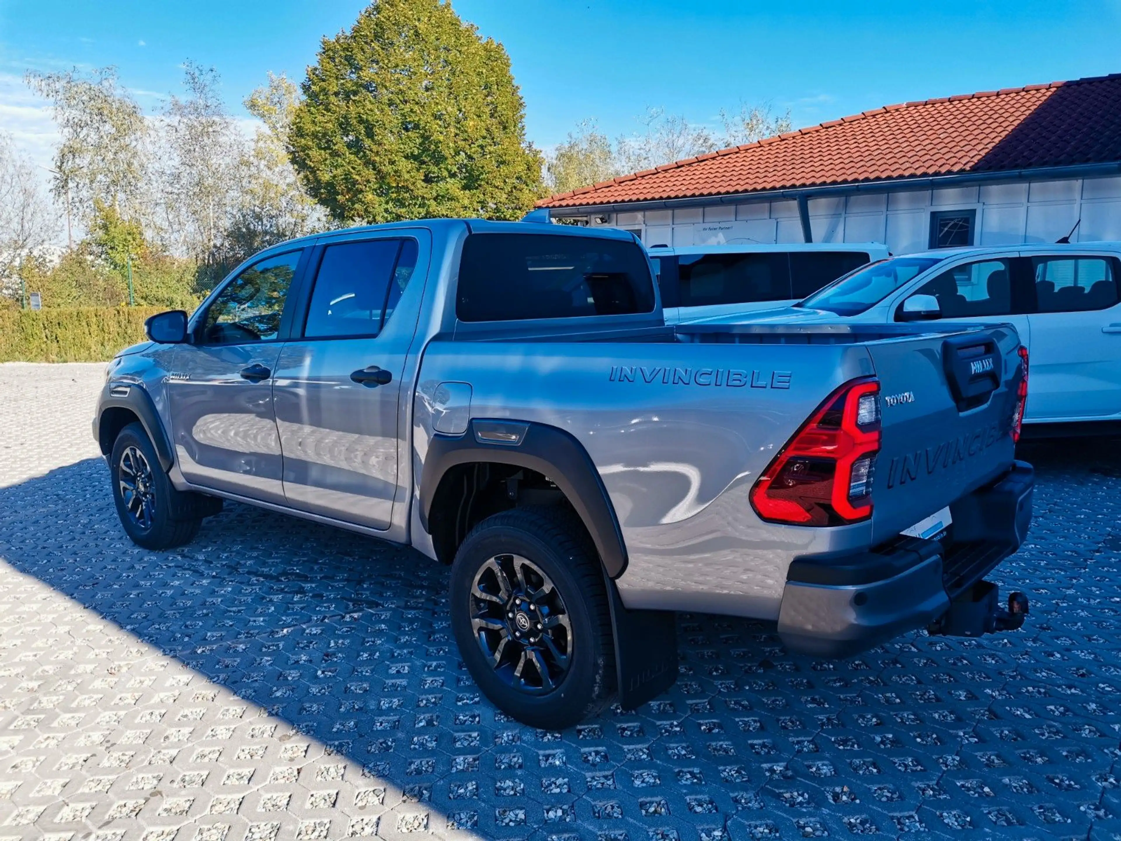 Toyota Hilux Invincible 2.8 Mild-Hybrid*360°*JBL*AHK* — photo 13