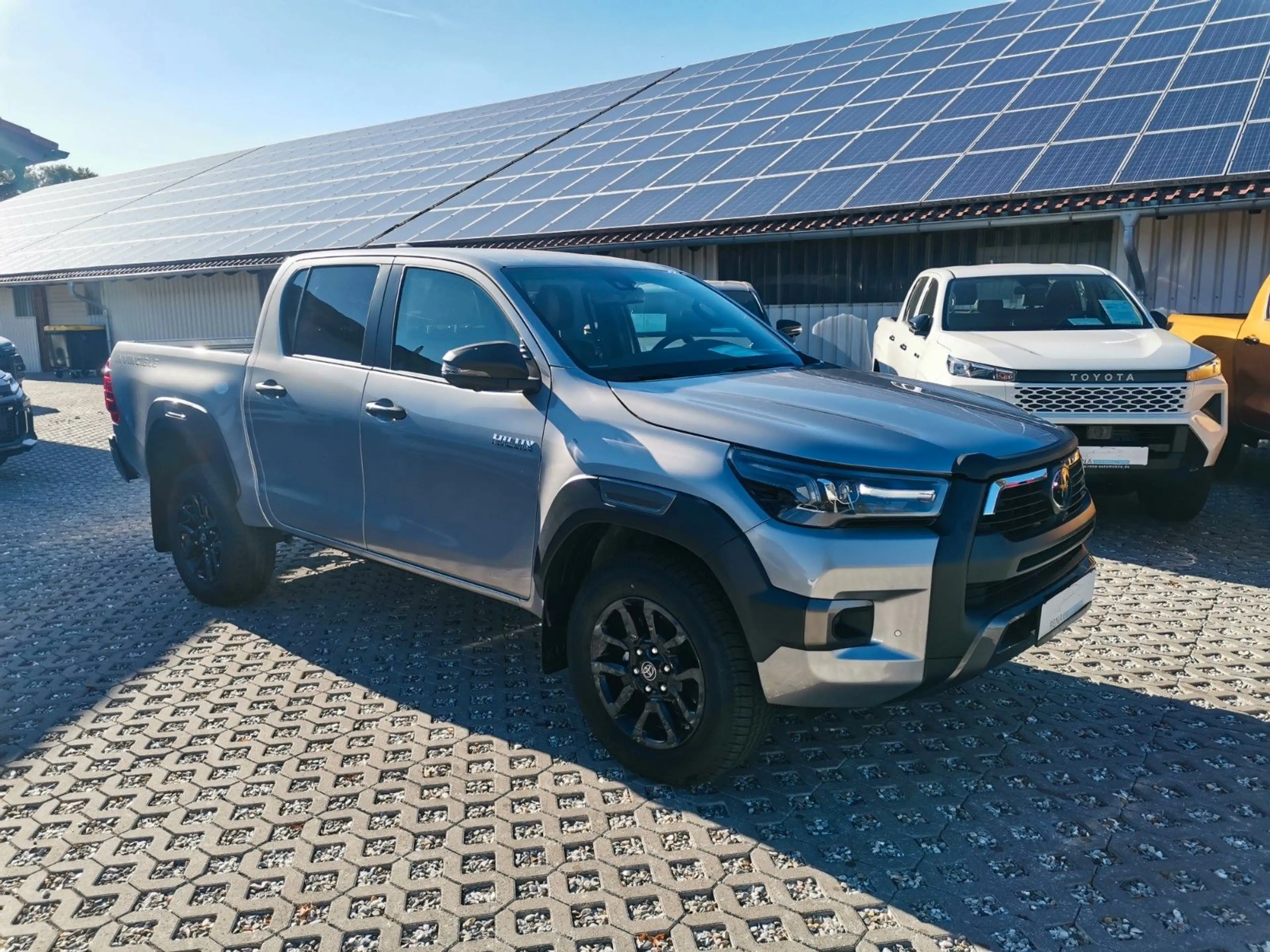 Toyota Hilux Invincible 2.8 Mild-Hybrid*360°*JBL*AHK* — photo 9