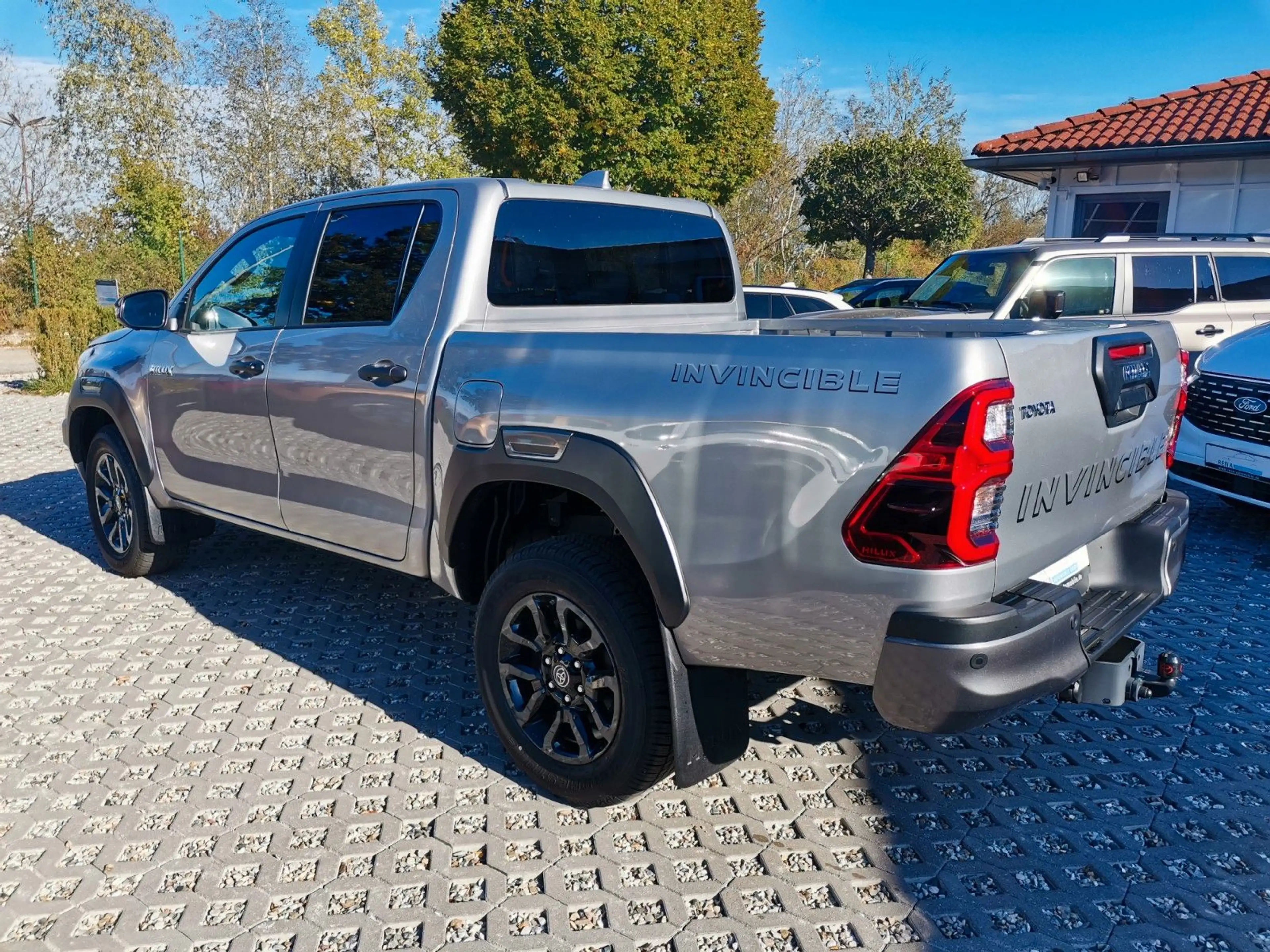 Toyota Hilux Invincible 2.8 Mild-Hybrid*360°*JBL*AHK* — photo 3