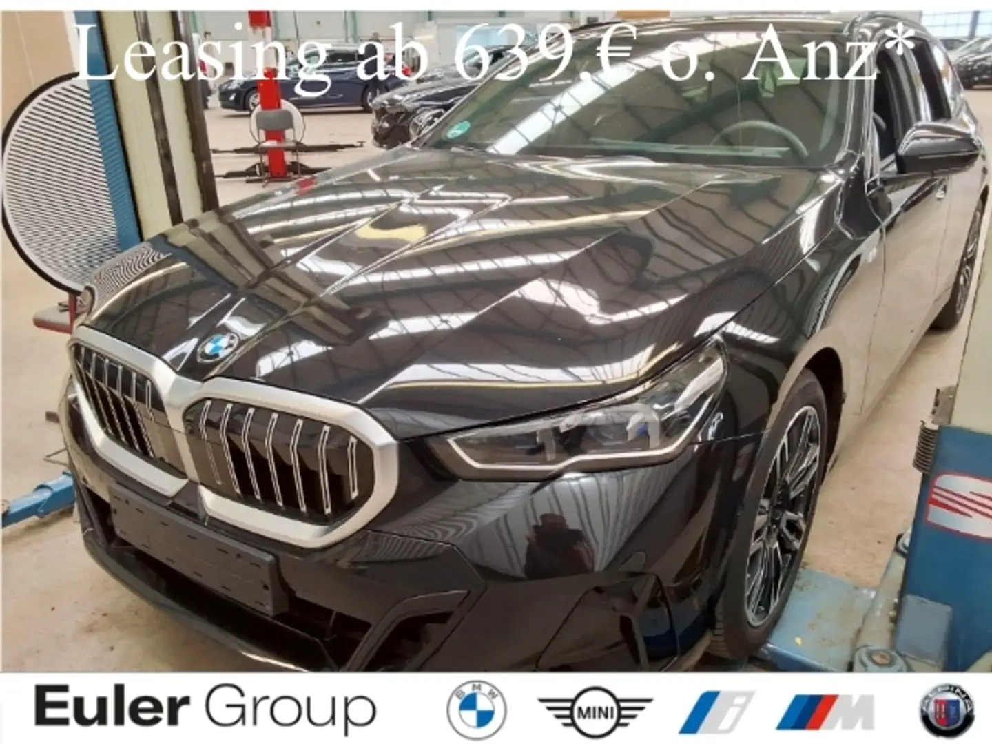 BMW 520 d xDrive Tour M SPort AHK Pano H/K StandHzg Travel Zwart - 1
