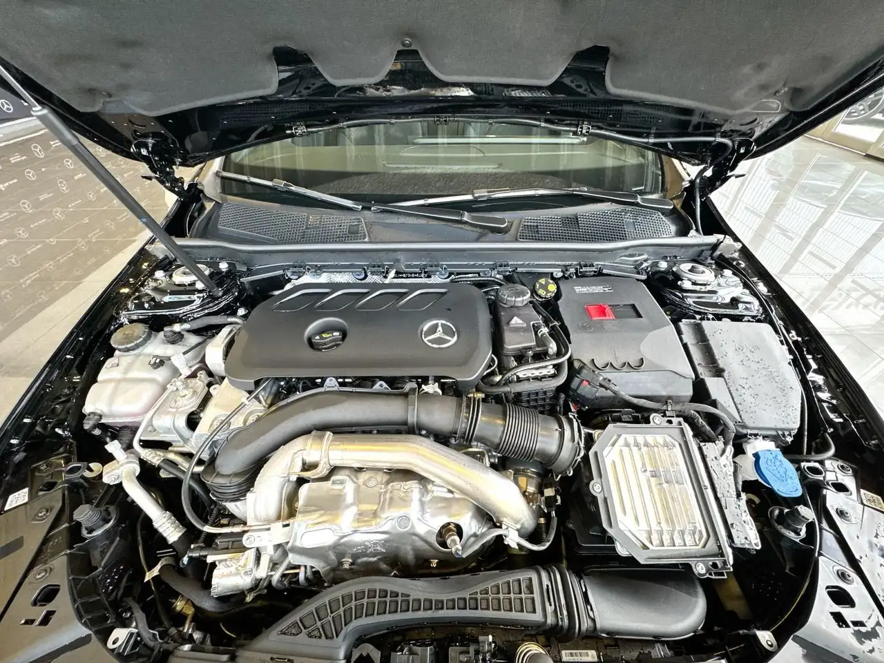 Mercedes-Benz CLA снимка Mercedes-Benz CLA