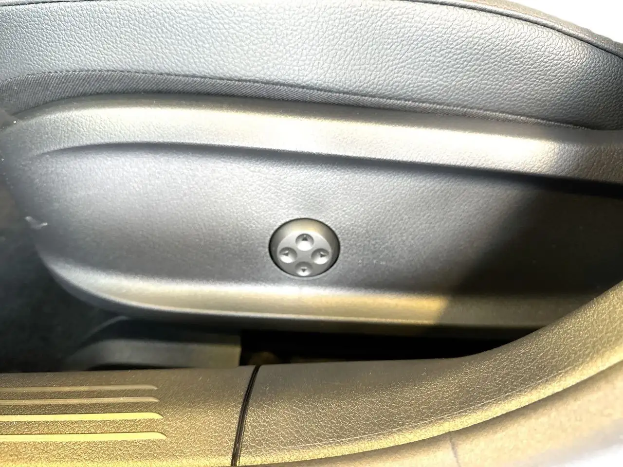 Mercedes-Benz CLA снимка Mercedes-Benz CLA