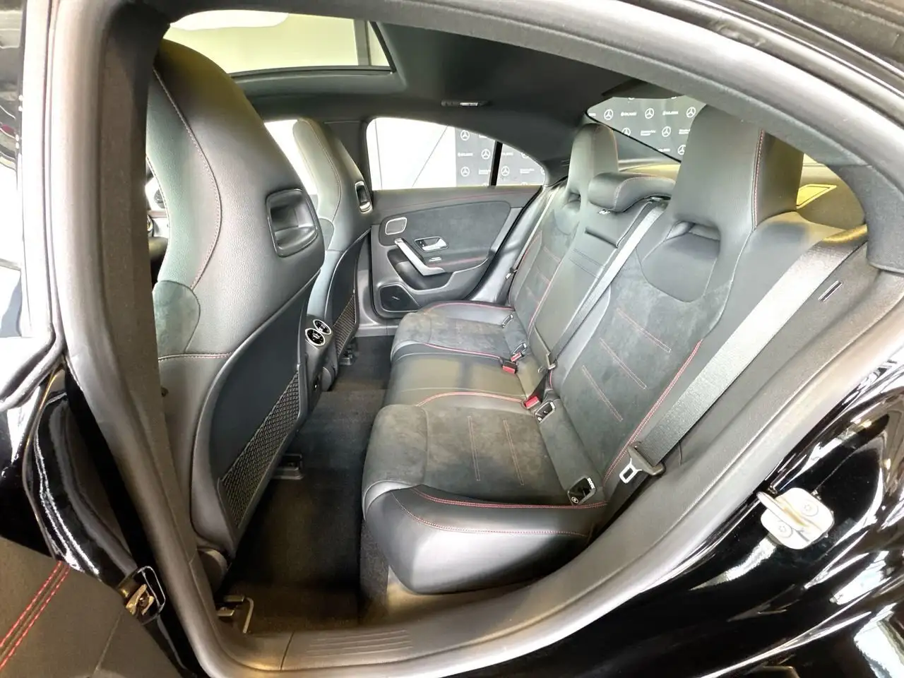 Mercedes-Benz CLA снимка Mercedes-Benz CLA
